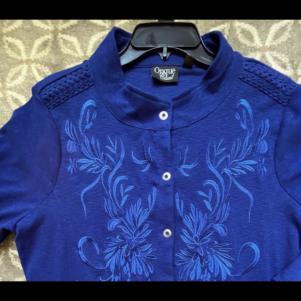 Onque Casual snap front blouse